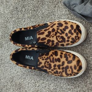 Mia calf hair sneakers sz 9 m